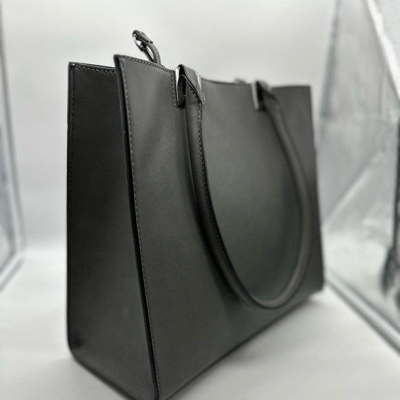 Calvin Klein Large Leather Gray Tote with matching Wristlet - Picture 3 of 3